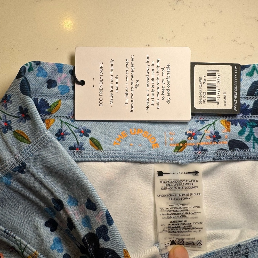 The Upside Floral Performance Leggings Blue Dahlia Print Size 8 NWT - Picture 7 of 8
